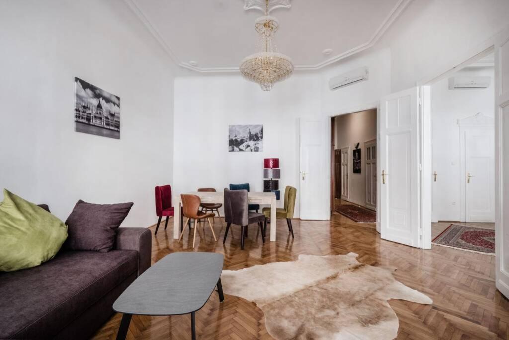 Oktober 6/8 Apartmán Budapešť