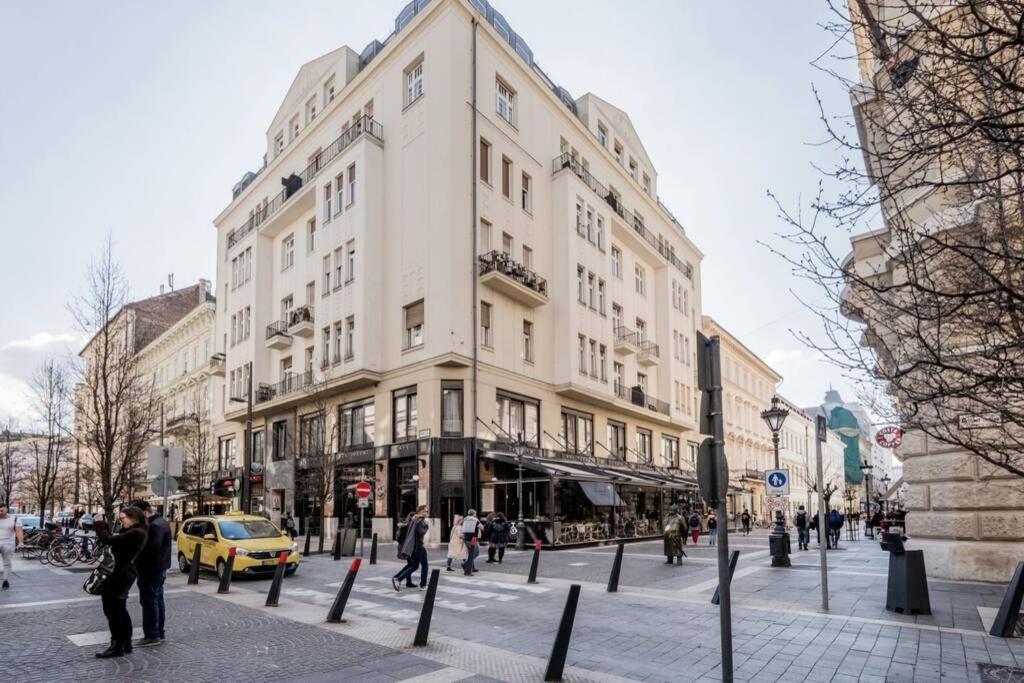 Oktober 6/8 Appartamento Budapest